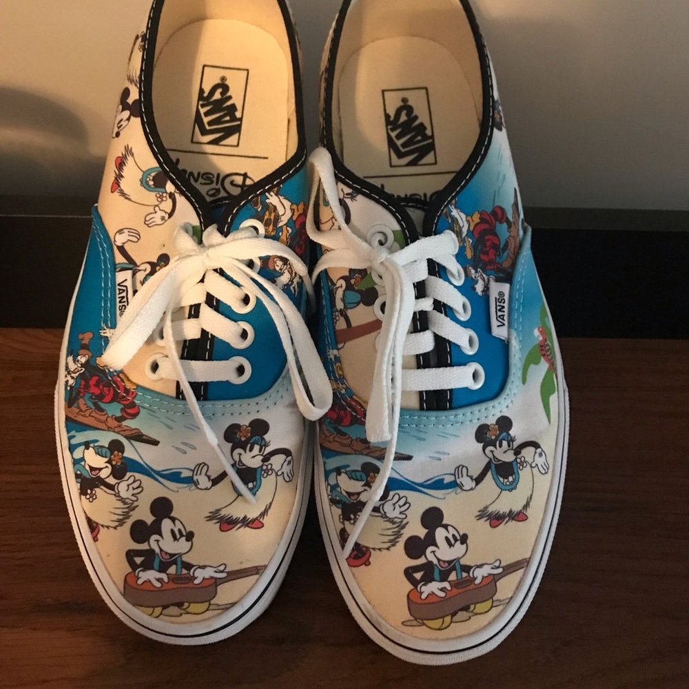 Disney Vans Aloha Mickey and Minnie Mouse (men 8/women 9.5)